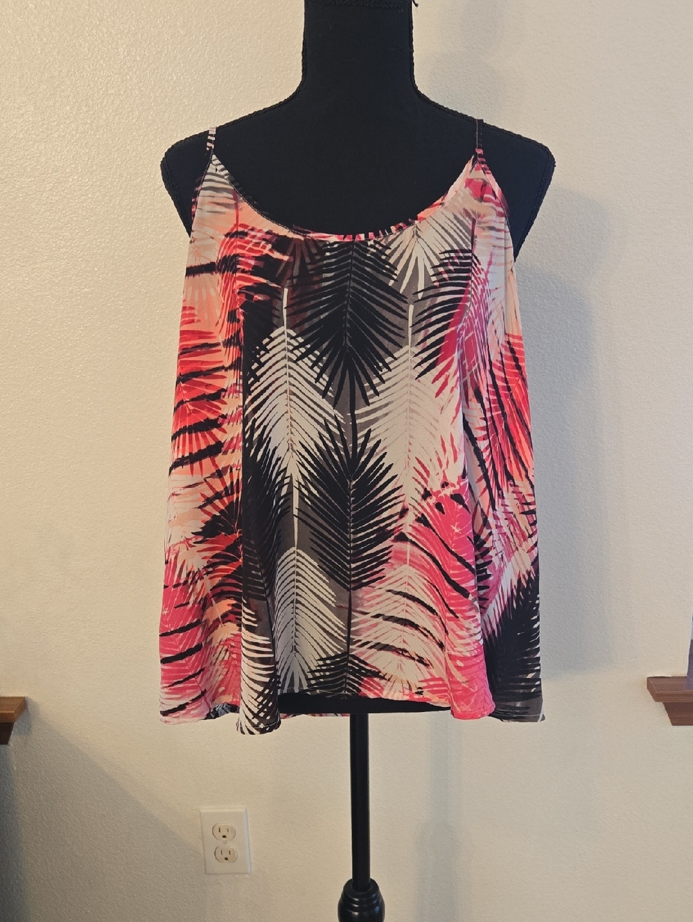 Apt. 9 Palm-Print Spaghetti-Strap Cami in Pink & Black